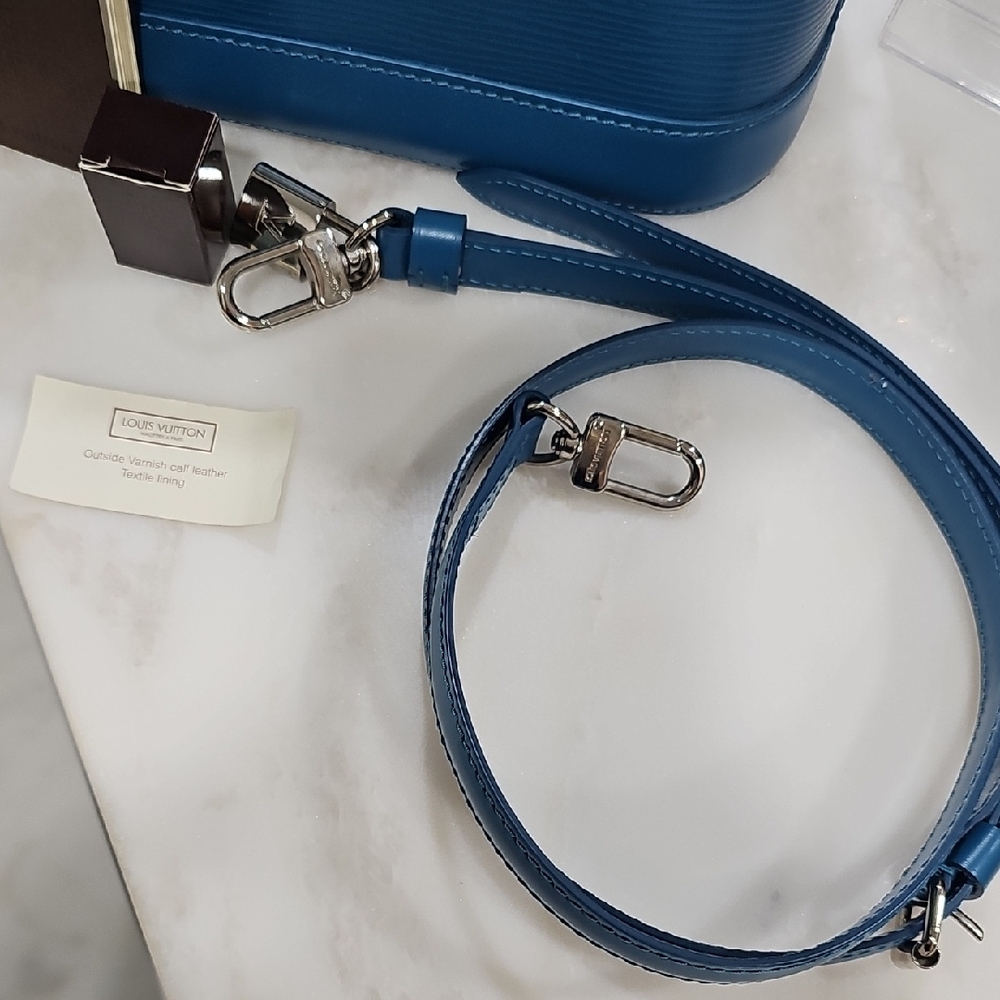 Elegant LV Cyan Epi Leather Alma PM Handbag - Picture 2 of 16